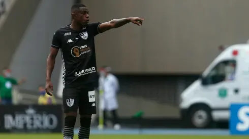 Benevenuto pede volta de xodó da torcida do Botafogo