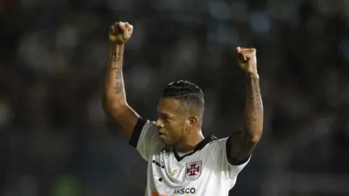 Os fardos do Vasco não são carregados por um jogador só