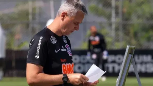 Tiago Nunes destaca Jô no Corinthians