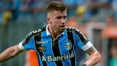 Caio Henrique volta à tona e Renato pede contratação de lateral no Grêmio