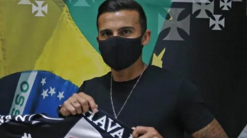 Guilherme Parede e goleiro do Vasco testam positivo para Covid-19