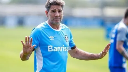 Vice-presidente do Grêmio rebate críticas e 'banca' Renato no comando da equipe