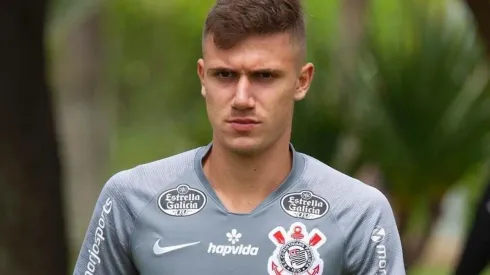 Corinthians supera Palmeiras e acerta contratação de lateral que será "sombra" para Lucas Piton