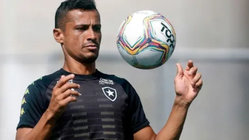 Lazaroni se pronunciou sobre o retorno do meia. Foto: Vitor Silva/Botafogo
