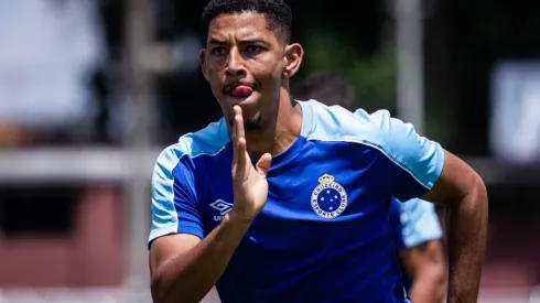 Antes emprestado ao América-RN, o atacante pode deixar o Cruzeiro. Foto: Gustavo Aleixo/Cruzeiro