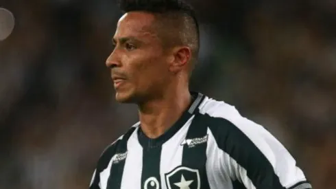 Cícero reclama da preparação física e piora clima no Botafogo