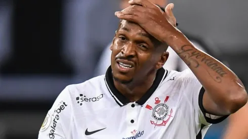 Corinthians se irrita com caso Nagoya e Jô pode ter que ressarcir R$ 18 milhões