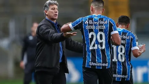Diego Souza exaltou o trabalho do comandante – Foto: Lucas Uevbel/Grêmio.
