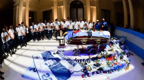 Jogadores do Gimnasia se despedem em velório