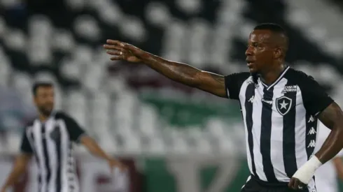 Botafogo traça planos de renovação e Guilherme Santos é um dos alvos
