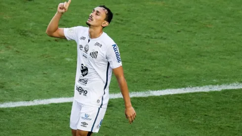 Diego Pituca abriu o placar na Vila Belmiro nesta quarta-feira (13), em Santos x Boca Juniors
