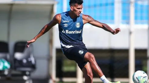 Rodrigues deve substituir Geromel – Foto: Lucas Uebel/Grêmio.
