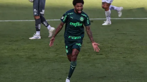 A camisa de Luiz Adriano poderia ser alvinegra (Crédito: Getty Images)
