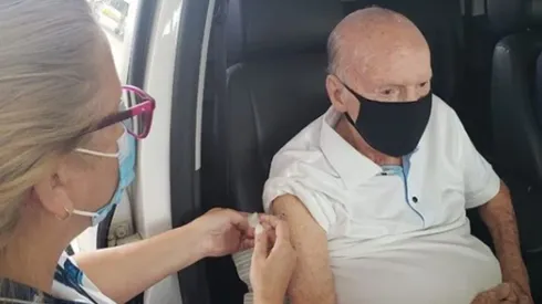 Ídolo do futebol mundial, Zagallo foi vacinado contra a Covid-19