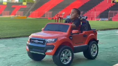 Dominic, filho do lateral-direito Patric do Sport, na Ilha do Retiro (Crédito: Foto publicada no Twitter do Sport Club do Recife)
