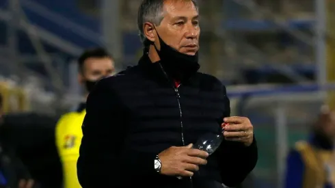 Santos não deve anunciar Ariel Holan antes de confirmar vaga na pré-Libertadores, segundo jornalista