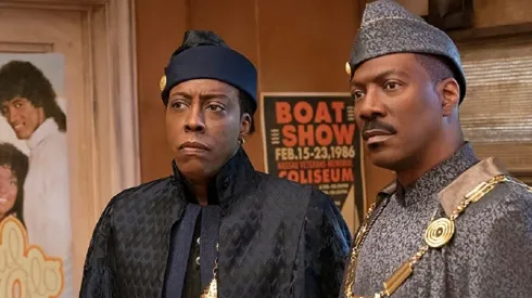 Arsenio Hall e Eddie Murphy em cena de "Um Príncipe em Nova York 2"
