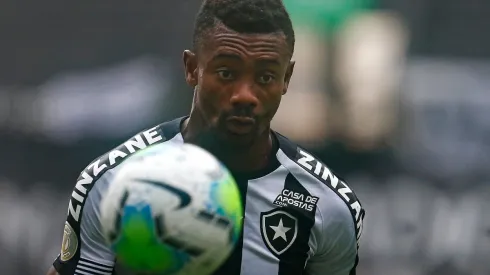 Botafogo vira refém de Kalou e Durcesio vê advogado dificultar: "Quer mais que o dobro"