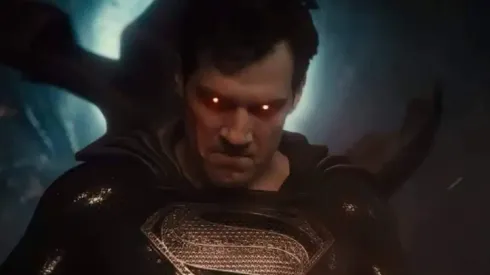 Henry Cavill estrela como Superman no filme Liga da Justiça

