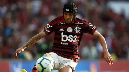 Rafinha em campo pelo Flamengo. (Foto: Getty Images)
