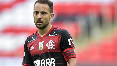 Everton Ribeiro pode ser negociado pelo Fla – Foto: Thiago Ribeiro/AGIF.
