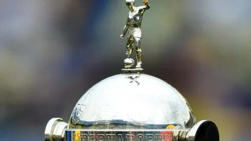 Taça da Copa Libertadores (Foto: Amilcar Orfali/Getty Images)
