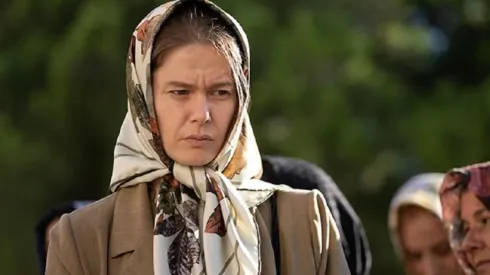 Burcu Biricik em cena de "Fatma", nova série turca da Netflix
