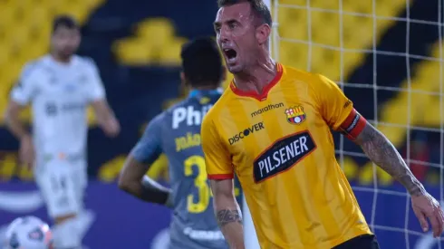 Damián Díaz comemora um dos gols marcados diante do Santos (Foto: Getty Images)
