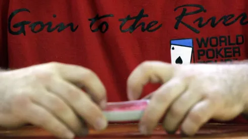 Escolas de poker combinam aulas com fóruns de debate
