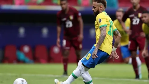 Brasil chega ao segundo gol após cobrança de pênalti de Neymar. (Foto:Getty Images)

