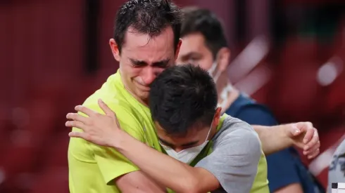 Hugo Calderano não segura as lágrimas após derrota nas quartas do tênis de mesa (Foto: Getty Images)
