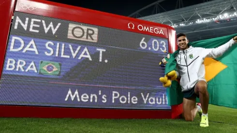 Thiago Braz após se tornar recordista olímpico no Rio 2016
