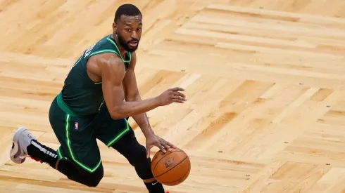 Kemba Walker com a camisa do Boston Celtics (Getty Images)
