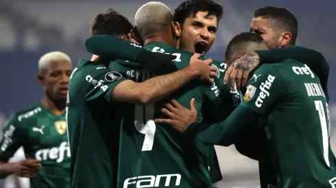 Jogadores do Palmeiras comemoram gol na vitória sobre a Universidad Católica (Foto: Getty Images)

