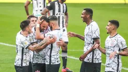 Corinthians vence o Ceará em casa por 3 x 1 com golaço do reestreante Renato Augusto; veja os melhores momentos. (Foto: Marcello Zambrana/AGIF)
