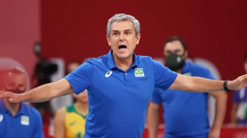 Zé Roberto Guimarães falou sobre as chances de continuar como técnico até os próximos Jogos Olímpicos, em Paris (Foto: Getty Images)
