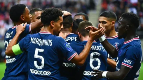 Jogadores comemoram gol do PSG junto de Mbappé (Getty Images)
