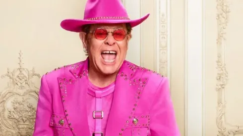 Elton John anuncia adiamento de turnê
