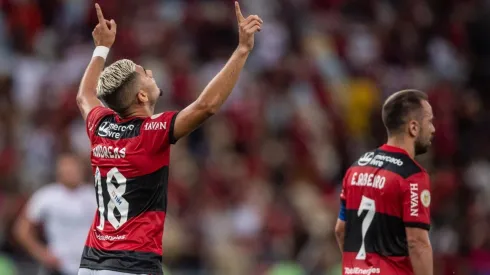 Andreas Pereira comemora o terceiro gol do Flamengo (Thiago Ribeiro/AGIF)
