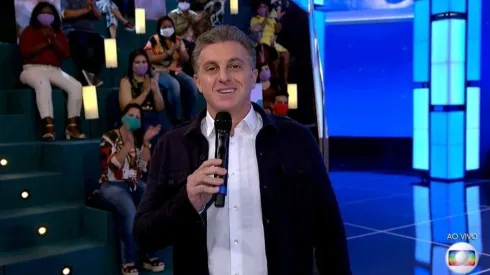 O apresentador Luciano Huck e a Globo recebem críticas constantes pelo novo formato do Domingão

