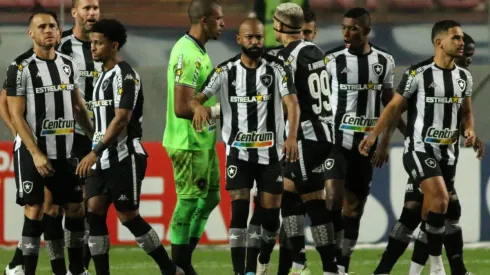 Apesar da vice-liderança, Botafogo tem só a 13ª melhor campanha jogando fora de casa (Foto: Fernando Moreno/AGIF)
