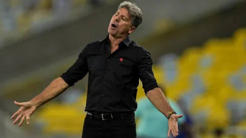 Renato se defende das críticas após três jogos sem vitória (Foto: Thiago Ribeiro/AGIF)
