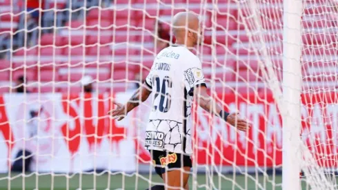 Fábio Santos tem ótimo aproveitamento em quesito no Corinthians. (Foto: Maxi Franzoi/AGIF)
