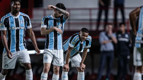 Grêmio perde para o Atlético-GO e se afunda na penúltima colocação do Campeonato Brasileiro. (Foto: Heber Gomes/AGIF)
