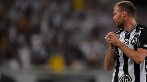 Carli diz que Botafogo foi para vencer a partida contra o Goiás (Foto: Thiago Ribeiro/AGIF)
