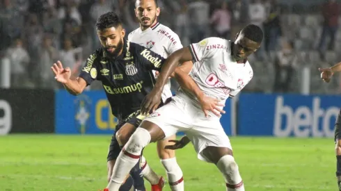 Santos vence o Fluminense e sai da zona do rebaixamento do Brasileirão. (Foto: Fernanda Luz/AGIF)
