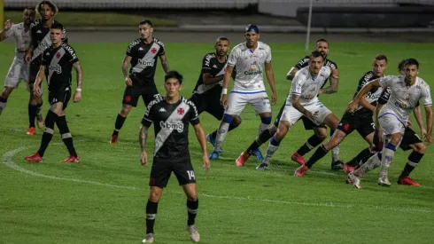 Vasco e CSA ficaram no empeta, em 2 a 2, no primeiro turno (Foto: Celio Junior/AGIF)
