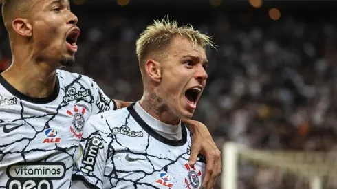 Róger Guedes comemora o gol marcado no minuto final sobre a Chapecoense (Foto: Marcello Zambrana/AGIF)
