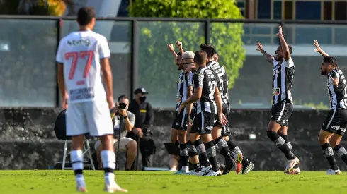 Botafogo vence Vasco por 4 a 0, em São Januário (Foto: Thiago Ribeiro/AGIF)

