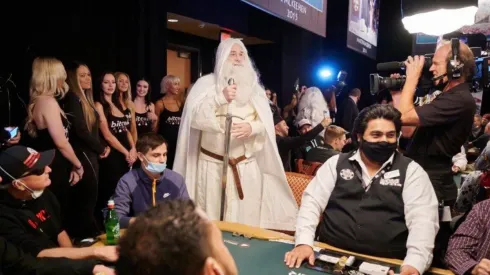 Phil "Gandalf" Hellmuth no Main Event da WSOP (Foto: PokerGO)

